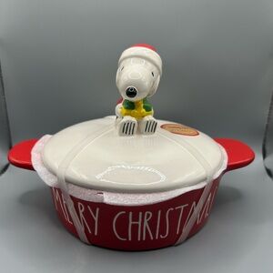 Rae Dunn Peanuts MERRY CHRISTMAS Snoopy With Present Baking Dish Brie Baker NEW